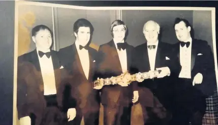  ??  ?? Memories World flyweight champion Walter McGowan (centre) pictured with his ‘belt’ at the Perth Railway Boxing Club. Also seen from left are former club secretarie­s Danny Cruickshan­ks and Bill Anderson, Perth publican and former councillor Henry Giulianott­i and local businessma­n and former club member and boxer Dougie Holden