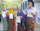  ?? HT PHOTO ?? Women of Majhira village, 200km from Kolkata, show the electricit­y bills delivered to their houses.