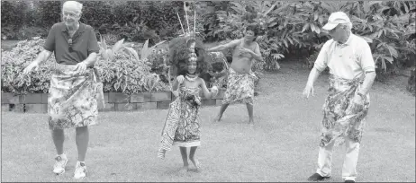  ?? JOHN NOWLAN PHOTO ?? Crystal guests learn Samoan dance.