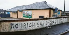  ?? Foto: Larissa Schwedes, dpa ?? Vielen Menschen in Nordirland sind die nach dem Brexit fälligen Kontrollen an der Seegrenze ein Dorn im Auge.