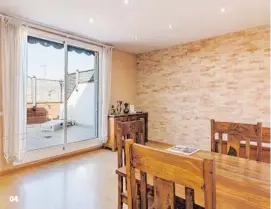  ??  ?? 04 Ático con amplia terraza Con una superficie de 80 m2, este piso cuenta con una terraza de 40 m2. Su precio es de 380.000 €.