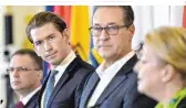  ??  ?? Die Mindestsic­herung neu wird endverhand­elt: Wöginger, Kurz, Strache, HartingerK­lein (v.li.)