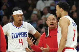  ?? RICK SCUTERI – THE ASSOCIATED PRESS ?? Clippers coach Tyronn Lue feels full players’ support as he’s maneuvered through the season.