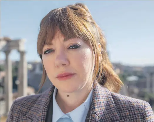  ?? FOTO – NETFLIX ?? Diane Morgan ako Philomena Cunk.