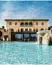  ??  ?? Hotel Adler Ther mae Spa & Relax Resort, Strada di Bagno Vignoni 1, I 53027 San Quirico d’Orcia, Tel. 00 39 05 77 88 90 00, ab 258 Euro die Nacht