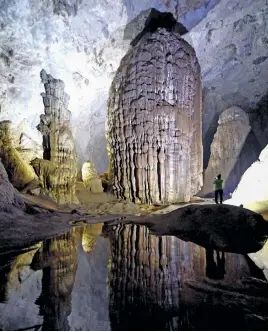  ??  ?? SPECTACULA­R. A visitor is dwarfed by the splendour of Son Doong cave.