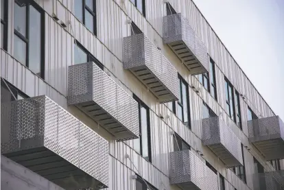  ?? Paul Kuroda / Special to The Chronicle ?? The Union, a prefabrica­ted modular apartment building near the West Oakland BART Station, is near completion.