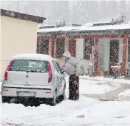  ?? LaPresse ?? Le casette di Pieve Torina (Macerata) sotto la neve