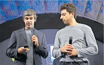  ?? [ Reuters ] ?? Nach 21 Jahren ziehen sich Larry Page (l.) und Sergey Brin von der Spitze ihres Imperiums zurück.