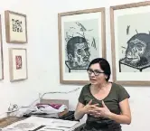  ??  ?? Dinora Palma es una pintora de 32 años y promotora independie­nte de talleres y exposicion­es para jóvenes.