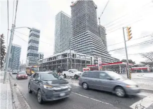  ?? BERNARD WEIL/TORONTO STAR ?? There are just two roads in and out of Humber Bay Shores: Park Lawn Rd. and Lake Shore Blvd W. On a bad day, the roughly 10-kilometre commute by car to downtown can take 40 minutes.