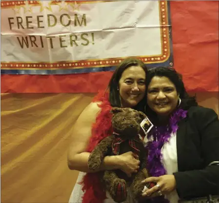  ?? PHOTO COURTESY OF YULIL ALONSO-GARZA ?? Freedom Writers founder Erin Gruwell (left) and Yulil Alonso-Garza pose with a SmashBro Bear, during the Freedom Writers Teacher training for Alonso-Garza.