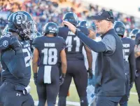  ?? MIKE CAUDILL/THE VIRGINIAN-PILOT ?? Old Dominion head coach Bobby Wilder, right, tries to motivate his team and safety Justin Noye, left, during the second quarter of Saturday’s comeback win over North Texas.