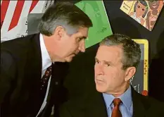  ??  ?? Je to útok Prezident George W. Bush se při návštěvě školy na Floridě právě dovídá, že do WTC narazilo už druhé letadlo. Foto: Reuters