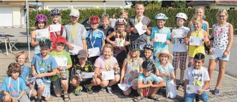  ?? FOTO: WEBER ?? Viel Freude hatten die Kinder beim Ferienprog­ramm des Automobil- und Motorsport­clubs Biberach und mehreren Kooperatio­nspartnern.