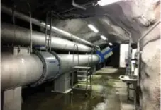  ??  ?? RÖRIGT. I rören forsar avloppsvat­tnet från Vallentuna kommun in i tunnlarna.
