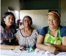  ??  ?? Yudi, Noy y Ana, cocineras guajiras del restaurant­e El Sazón de Noy (Riohacha, Guajira).