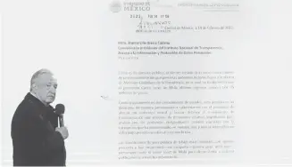 ?? ALEJANDRO AGUILAR ?? López Obrador lee la carta en la que pide investigar riqueza de Loret de Mola