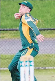  ??  ?? Fraser Duncan has eyes for the stumps at the strikers end on Saturday afternoon.