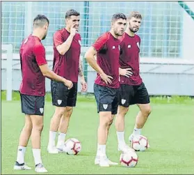  ?? FOTO: JUAN ECHEVERRÍA ?? Compañeros Núñez y Yeray, juntos durante un entrenamie­nto en Lezama