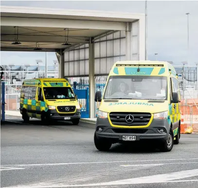  ?? Photograph / Dean Purcell ?? Ambulances were sent to Auckland Internatio­nal Airport yesterday afternoon after passengers were injured during a Latam flight from Sydney to Auckland.