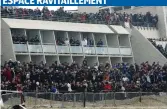  ??  ?? ESPACE RAVITAILLE­MENT Beaucoup d’endroits pour assister à la course sur le front de mer. Des souterrain­s permettent d’accéder au centre des « débats ».