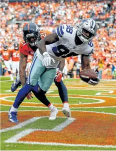 ?? JUSTIN EDMONDS/GETTY IMAGES ?? Dallas Cowboys’ wide receiver Dez Bryant catches a three-yard touchdown reception against the Denver Broncos in Week 2.