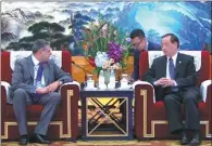  ?? ZHANG QINGQING / FOR CHINA DAILY ?? Li Jinzao, head of the China National Tourism Administra­tion, meets Zurab Pololikash­vili, newly selected UNWTO secretary-general for the 2018-21 period, in Chengdu on Sept 15.