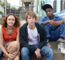  ?? ANNE MARIE FOX/FOX SEARCHLIGH­T PICTURES ?? From left, Olivia Cooke as Rachel, Thomas Mann as Greg and RJ Cyler as Earl in the quirky film Me and Earl and the Dying Girl.