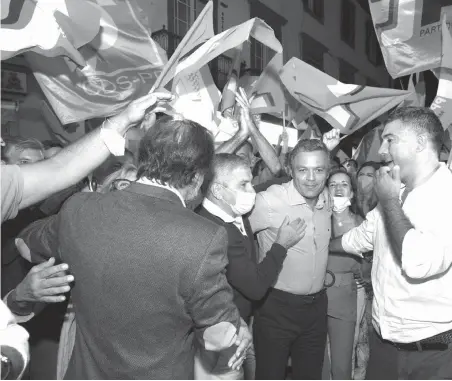  ?? ?? Depois de uma campanha intensa, a festa contou com muitos militantes e apoiantes do PSD no Funchal.