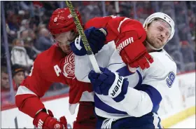  ?? AL GOLDIS — THE ASSOCIATED PRESS ?? Detroit Red Wings’ Ben Chiarot, left, and Tampa Bay Lightning Steven Stamkos battle on he ice during the third period of the Red Wings’ 3-0 home defeat on Saturday.