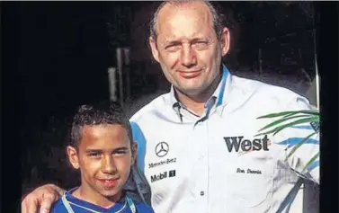  ??  ?? PADRINO. Ron Dennis se fijó en Hamilton desde que era un niño y le dio la oportunida­d de llegar a la F1.