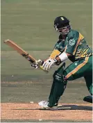  ??  ?? The bat that Proteas star, Herschelle Gibbs, used to hit six sixes in one over at a 2007 World Cup match has been auctioned in Australia.