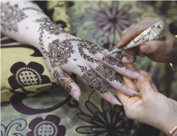  ?? — Pictures by Reinilda van Heuven Dernison ?? Henna painting during Eid festival in Oman.