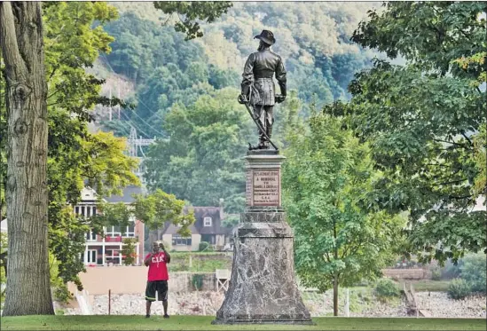  ?? Ty Wright Getty Images ?? ARTISTIC MERIT might not be the first considerat­ion in debates about Confederat­e statues. This one in West Virginia depicts Gen. Thomas J. “Stonewall” Jackson.