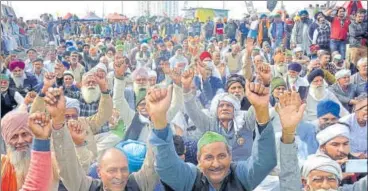  ?? SAKIB ALI /HT ?? Farmers raise slogans during the protest against new farm laws, at Ghazipur (Delhi-up border) on Wednesday.