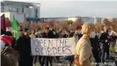  ?? ?? Manifestat­ion devant le Parlement allemand contre la situation des migrants à la frontière entre le Bélarus et la Pologne