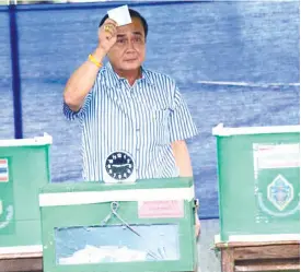  ?? (AP FOTO) ?? CHARTER CHANGE. Thailand Prime Minister Prayuth Chan-ocha casts his vote in a referendum on a new Constituti­on at a polling station in Bangkok. Thais voted Sunday that critics say is tailor-made for the military government to stay in control for...