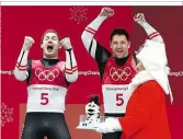  ??  ?? Überglückl­ich: Peter Penz und Georg Fischler wussten ihre erste olympische Medaille gebührend zu bejubeln