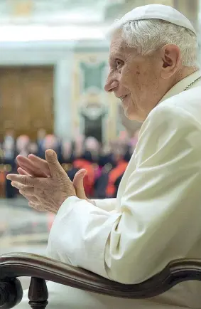  ??  ?? La festa Un momento delle celebrazio­ni per il 65° anniversar­io del sacerdozio del Papa emerito