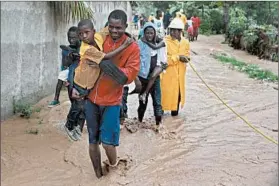  ?? ORLANDO BARRIA/EPA ?? Residents flee Matthew’s wrath Tuesday in western Haiti. The storm’s death toll is 11.