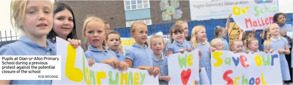  ?? ROB BROWNE ?? Pupils at Glan-yr-Afon Primary School during a previous protest against the potential closure of the school