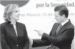 ??  ?? La actividta María Elena Morera junto al Presidente.