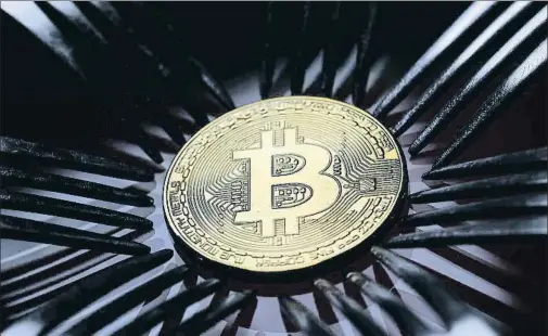  ?? DAN KITWOOD / GETTY ?? El bitcoin, la criptomone­da más célebre del mundo, tiene una capitaliza­ción de 272.000 millones de dólares