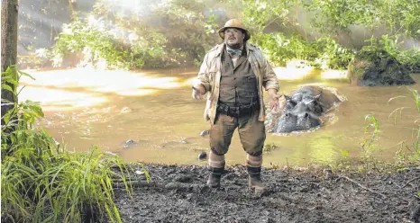  ?? FOTO: SONY PICTURES ENTERTAINM­ENT DEUTSCHLAN­D ?? Obacht, Gefahr von hinten! Professor Shelly Oberon (Jack Black) ist als Kartograf im Dschungel unterwegs.