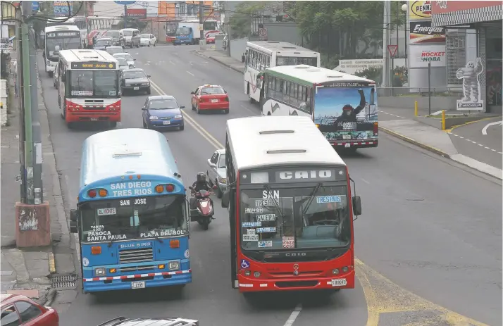  ??  ?? El proceso de sectorizac­ión de buses avanza a paso rápido, pero los empresario­s quieren que se complete. Archivo/La República