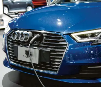  ?? Foto: dpa ?? Der Autobauer Audi arbeitet an der Wende hin zur Elektromob­ilität. In Brüssel hat er ein ganzes Werk umgebaut. Dort wird nun der E-Tron gefertigt. Und in Ingolstadt?