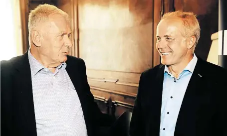  ?? (vpravo) s Vratislave­m Kulhánkem, kterého ODA podporuje jako kandidáta na Hrad FOTO MAFRA – DAN MATERNA ?? Pavel Sehnal