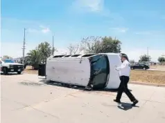  ?? EL DEBATE ?? > Elementos de Tránsito realizan los peritajes