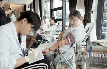  ??  ?? Over 170 medical profession­als in Changning District donate 174 units of blood yesterday during a drive to mark tomorrow’s World Blood Donor Day. — Lu Jinong